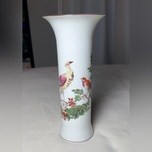 Mottahedeh Williamsburg Chelsea Birds 11” Porcelain Trumpet Vase
